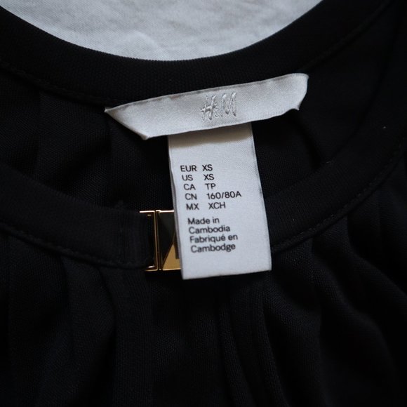 H&M Black Sleeveless Tank Key Hole Blouse XS - Picture 5 of 9